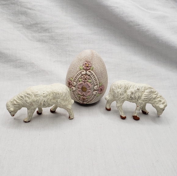Vintage Easter Spring Display Chalkware Lambs Decorative Ceramic Egg - Picture 2 of 8